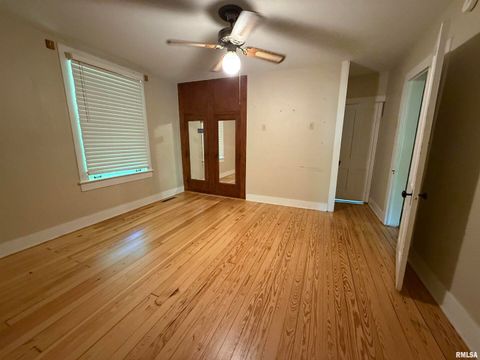 Tiny photo for 1312 W SYCAMORE Street, Carbondale, IL 62901 (MLS # EB458119)