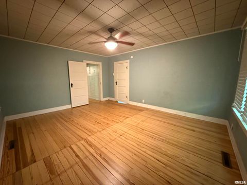 Tiny photo for 1312 W SYCAMORE Street, Carbondale, IL 62901 (MLS # EB458119)