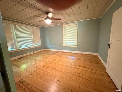 Tiny photo for 1312 W SYCAMORE Street, Carbondale, IL 62901 (MLS # EB458119)