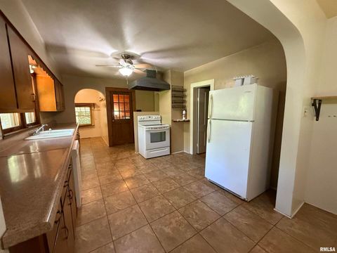 Tiny photo for 1312 W SYCAMORE Street, Carbondale, IL 62901 (MLS # EB458119)