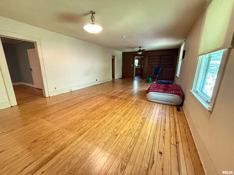 Tiny photo for 1312 W SYCAMORE Street, Carbondale, IL 62901 (MLS # EB458119)