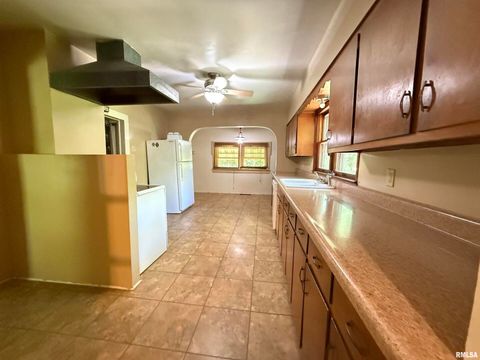 Tiny photo for 1312 W SYCAMORE Street, Carbondale, IL 62901 (MLS # EB458119)