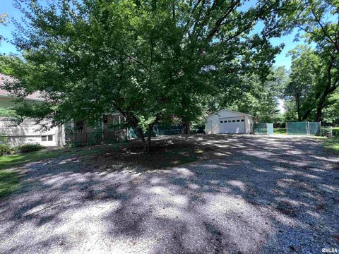 Tiny photo for 1312 W SYCAMORE Street, Carbondale, IL 62901 (MLS # EB458119)