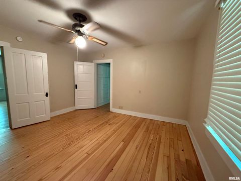 Tiny photo for 1312 W SYCAMORE Street, Carbondale, IL 62901 (MLS # EB458119)