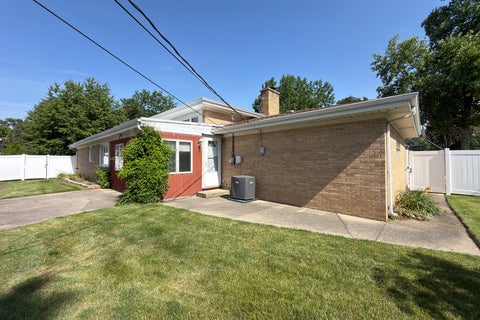 Tiny photo for 801 S See Gwun Avenue, Mount Prospect, IL 60056 (MLS # 12730037)