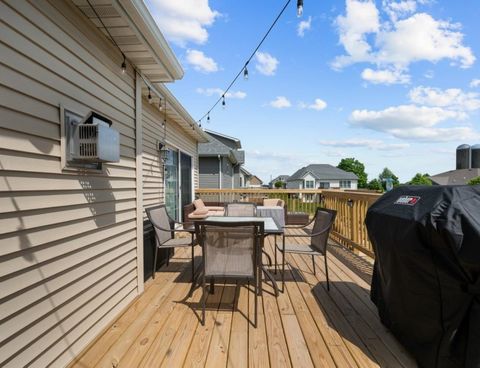 Tiny photo for 67 Cobblestone Lane, Le Claire, IA 52753 (MLS # 12569619)