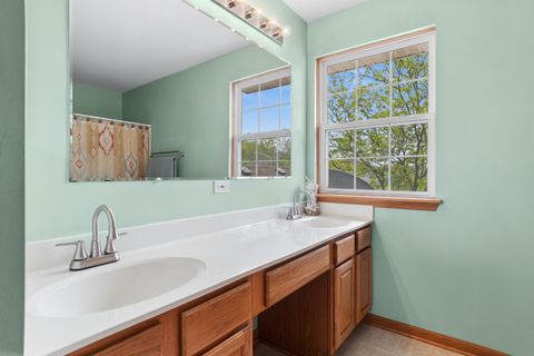 Tiny photo for 414 Coventry Circle #414, Glendale Heights, IL 60139 (MLS # 12617944)