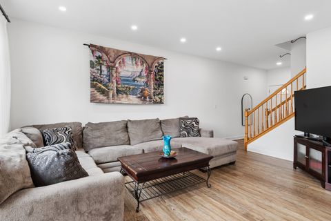 Tiny photo for 414 Coventry Circle #414, Glendale Heights, IL 60139 (MLS # 12617944)