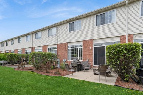 Tiny photo for 414 Coventry Circle #414, Glendale Heights, IL 60139 (MLS # 12617944)