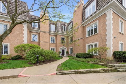 Photo of 485 Oakwood Avenue #D-2, Lake Forest, IL 60045 (MLS # 12595028)