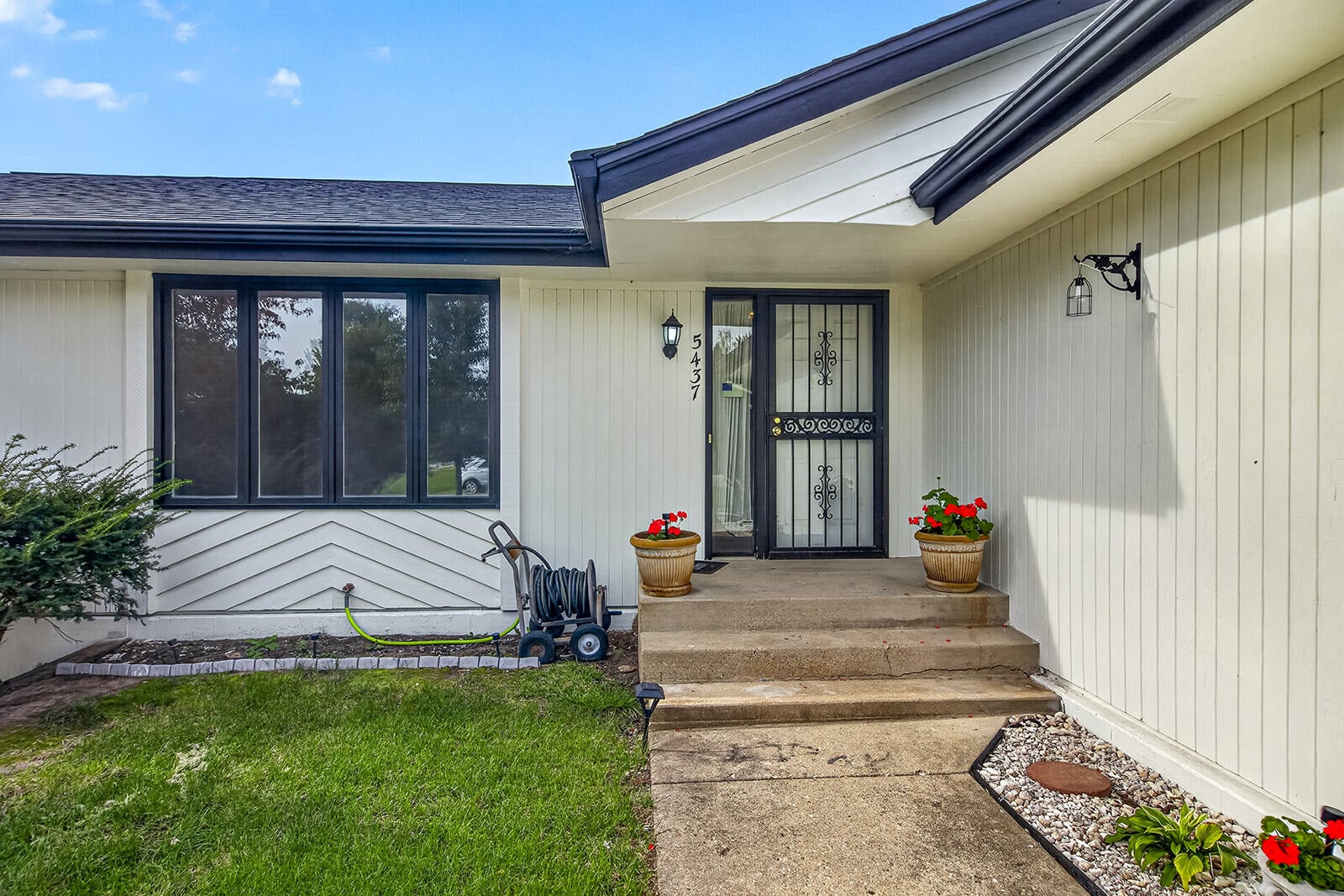 5437 Friendswood Court