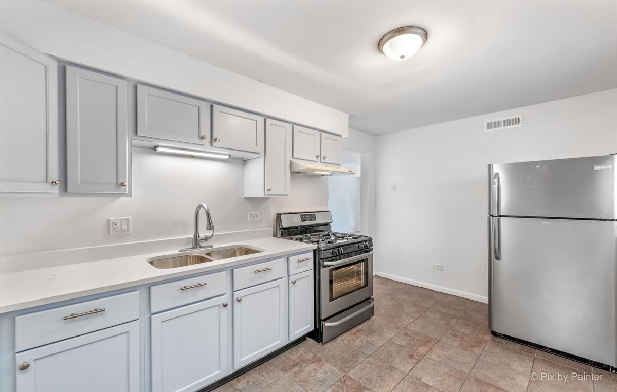 1610 W Jarvis Avenue AA