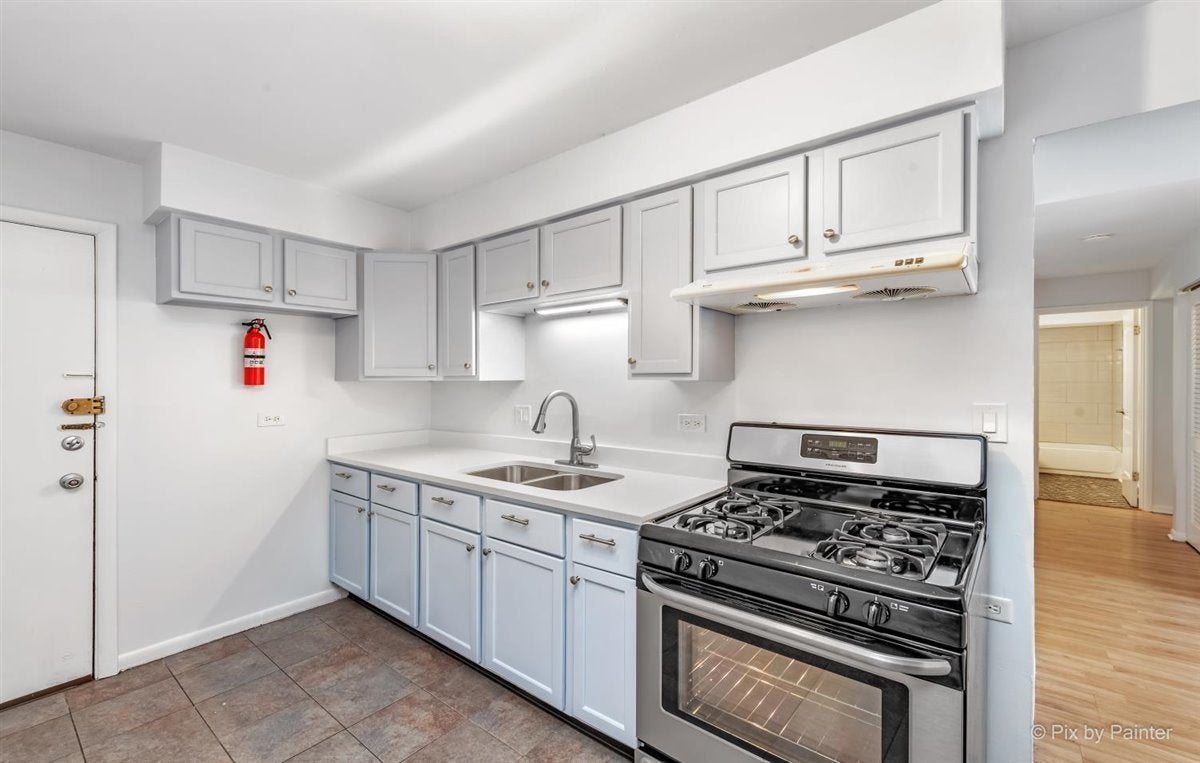 1610 W Jarvis Avenue AA