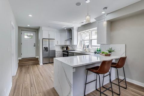 Tiny photo for 4305 N Mobile Avenue, Chicago, IL 60634 (MLS # 12521163)