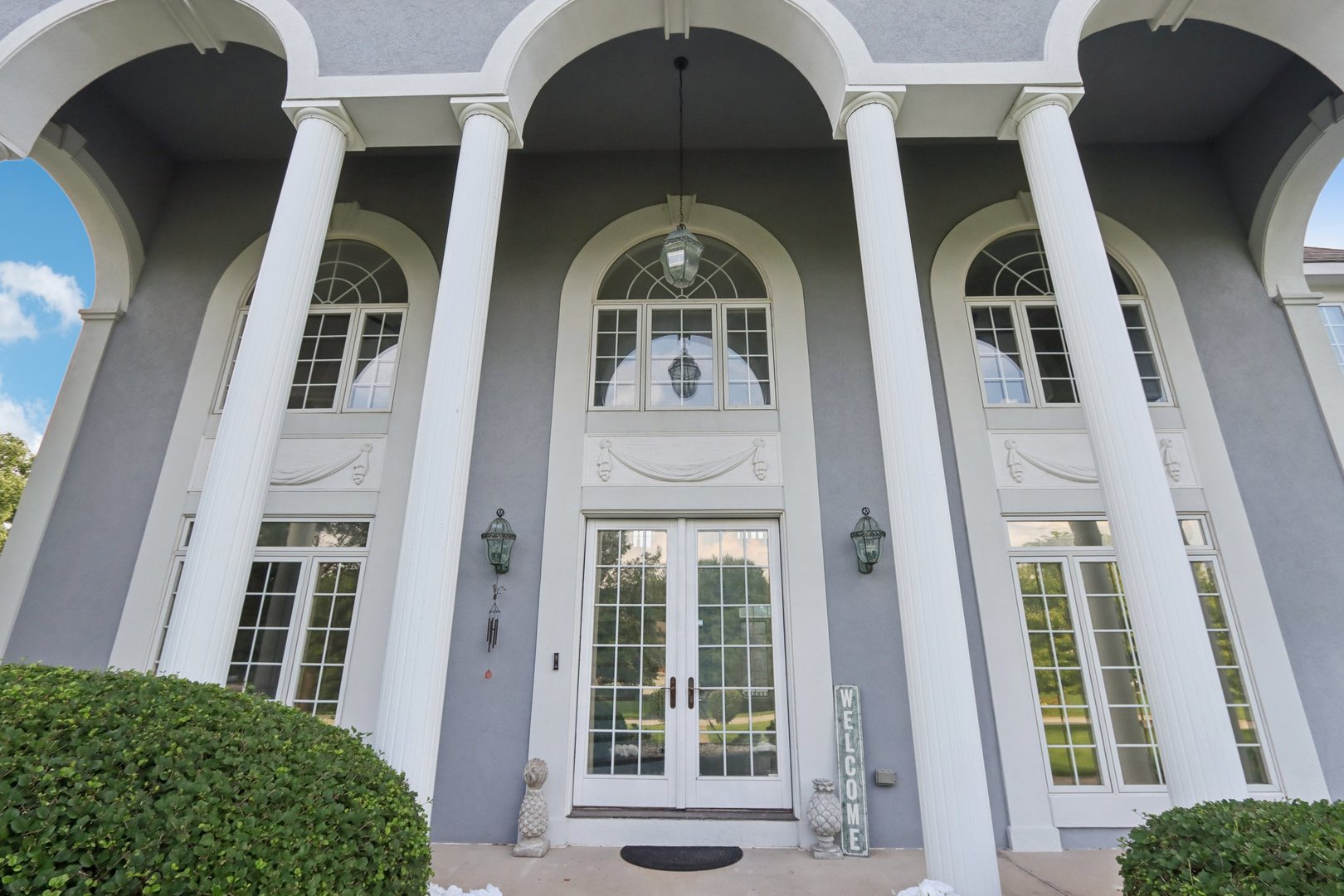 6605 Oakwood Manor Drive