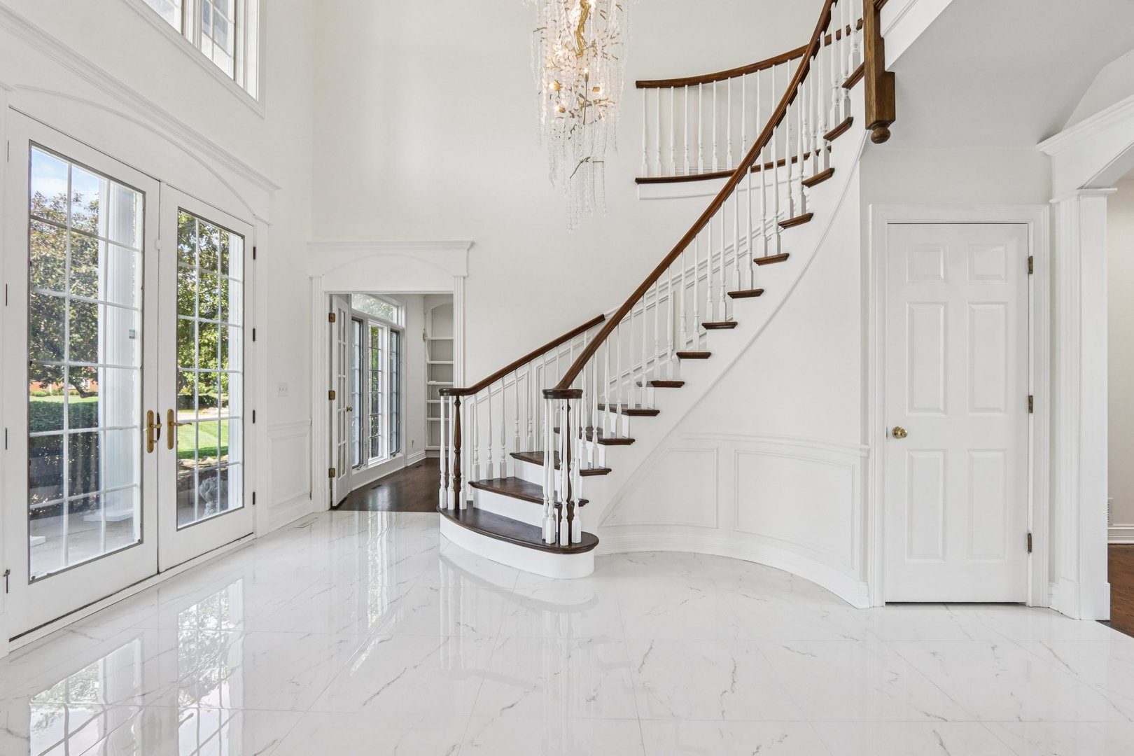 6605 Oakwood Manor Drive
