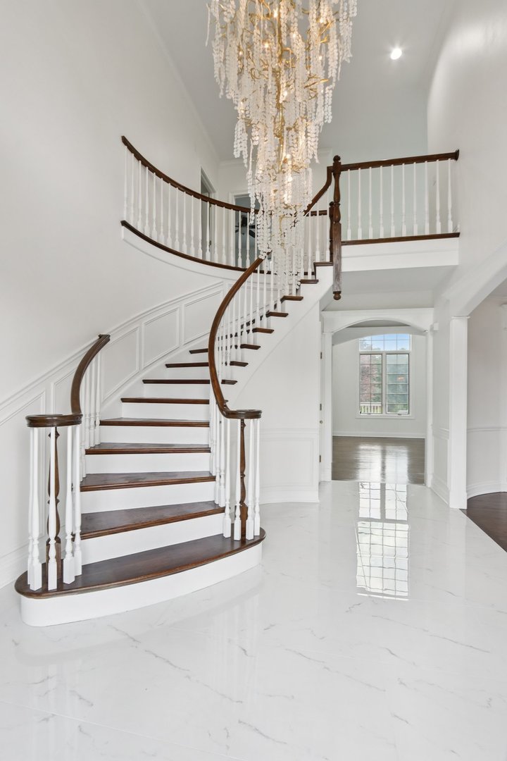 6605 Oakwood Manor Drive