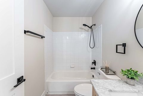 Tiny photo for 307 Abington Woods Drive, Aurora, IL 60502 (MLS # 12656921)