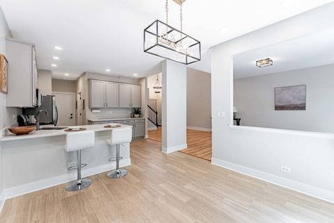 Tiny photo for 307 Abington Woods Drive, Aurora, IL 60502 (MLS # 12656921)