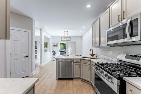 Tiny photo for 307 Abington Woods Drive, Aurora, IL 60502 (MLS # 12656921)