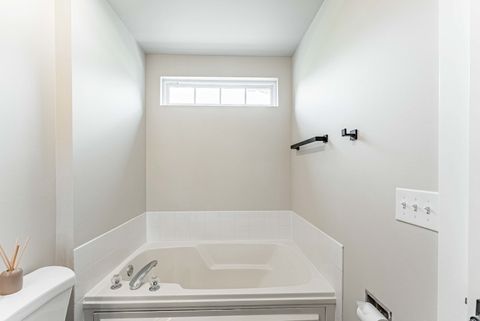 Tiny photo for 307 Abington Woods Drive, Aurora, IL 60502 (MLS # 12656921)