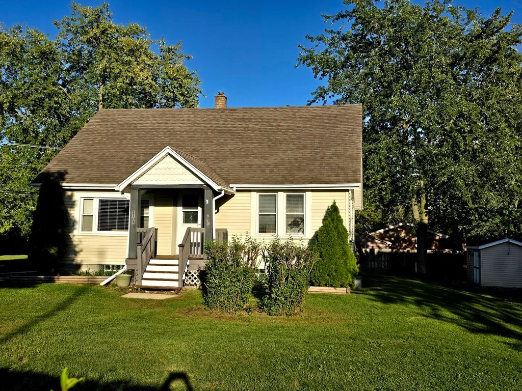 Photo for 3107 Union Avenue, Steger, IL 60475 (MLS # 12487882)