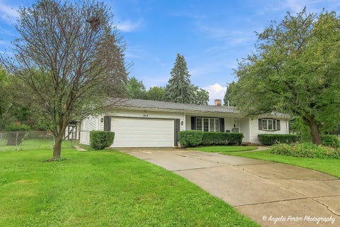 Photo of 1015 Somerset MALL, McHenry, IL 60050 (MLS # 12748462)