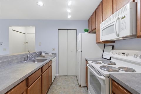 Tiny photo for 202 Glengarry Drive #206, Bloomingdale, IL 60108 (MLS # 12594646)