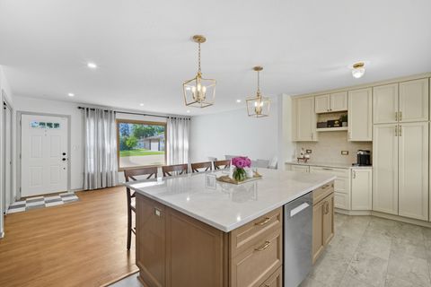 Tiny photo for 1720 W Robbie Lane, Mount Prospect, IL 60056 (MLS # 12475442)