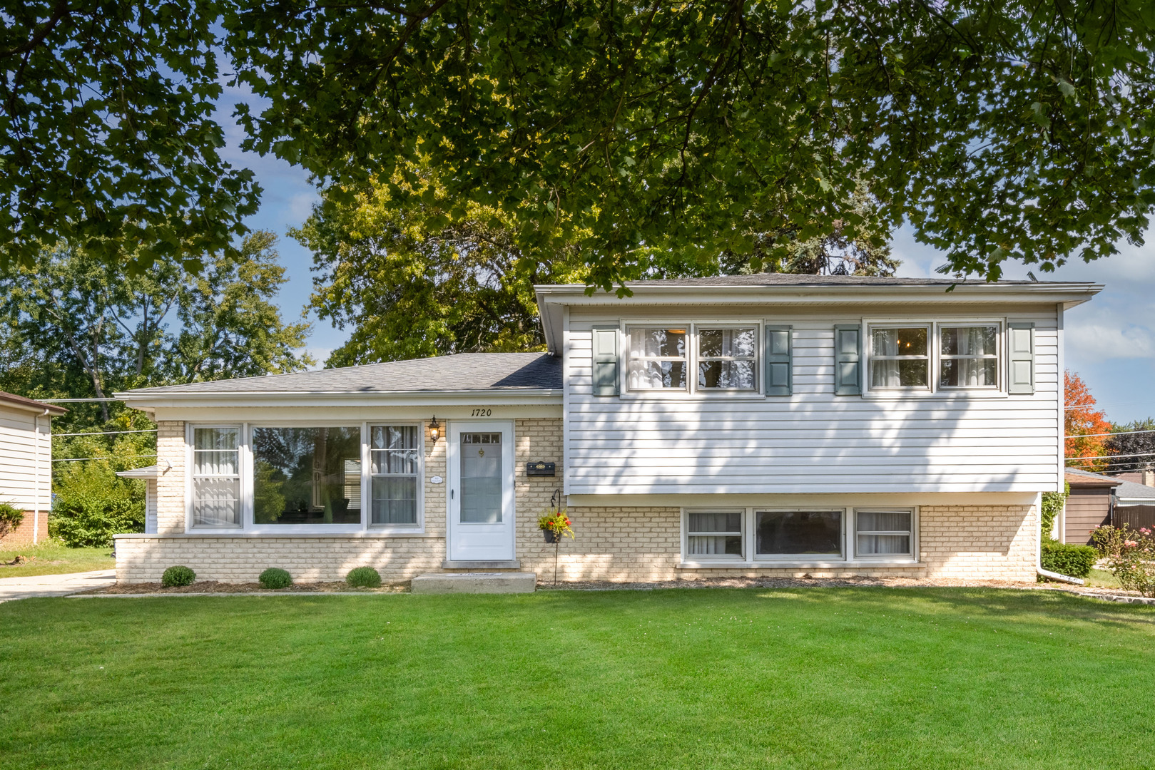 Mount Prospect, Illinois 60056, United States, 3 Bedrooms Bedrooms, ,2 BathroomsBathrooms,Residential,Active,212421 Mount Prospect, Illinois 60056, United States, 3 Bedrooms Bedrooms, ,2 BathroomsBathrooms,Residential,Active,212421