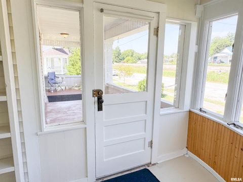 Tiny photo for 102 SE FRONT Street, Dongola, IL 62926 (MLS # EB459546)