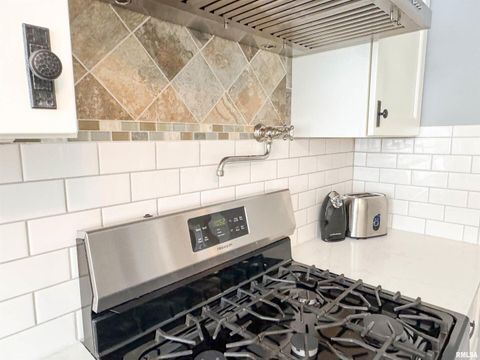 Tiny photo for 102 SE FRONT Street, Dongola, IL 62926 (MLS # EB459546)