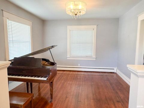 Tiny photo for 102 SE FRONT Street, Dongola, IL 62926 (MLS # EB459546)