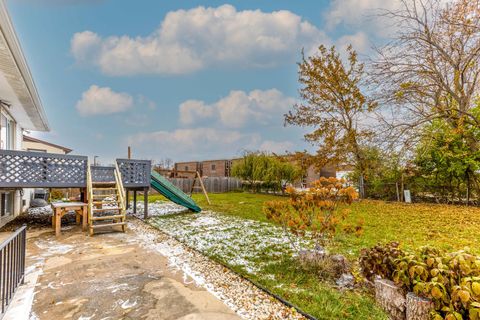 Tiny photo for 1096 Beechwood Road, Buffalo Grove, IL 60089 (MLS # 12603427)