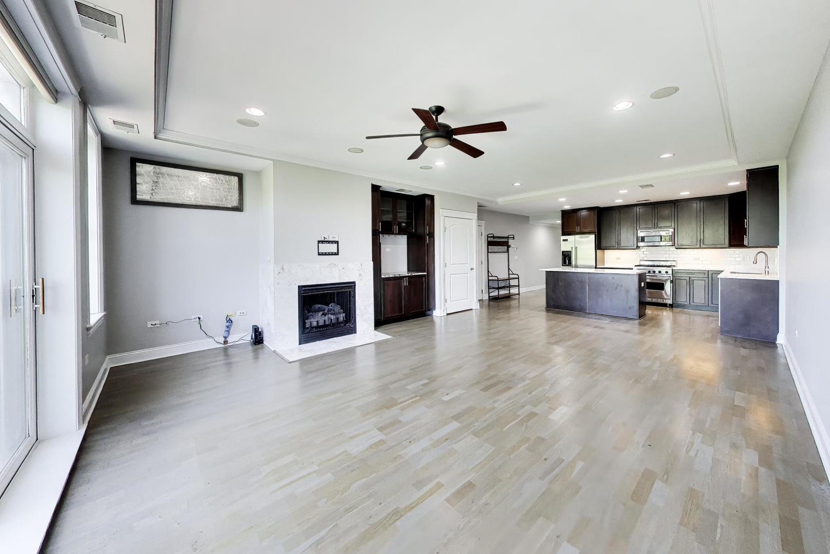 1915 W Diversey Parkway 402