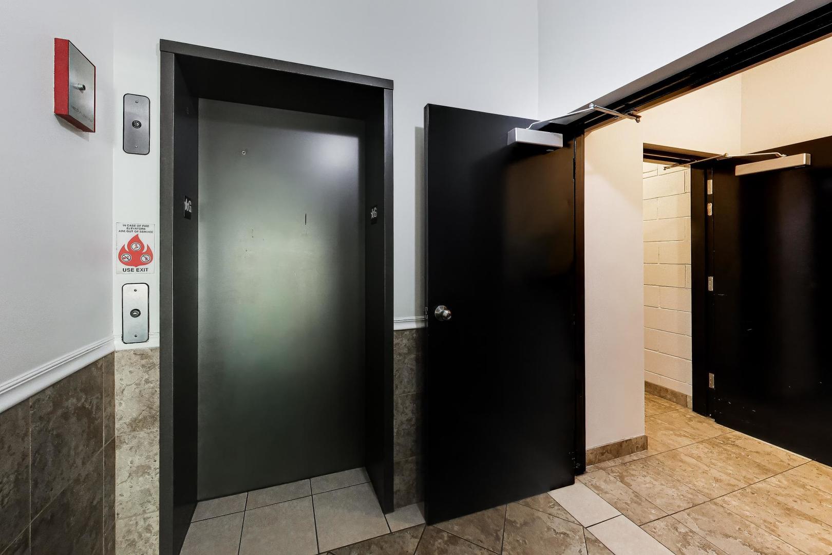 1915 W Diversey Parkway 402