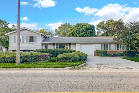 Tiny photo for 5455 S Catherine Avenue, Countryside, IL 60525 (MLS # 12745262)