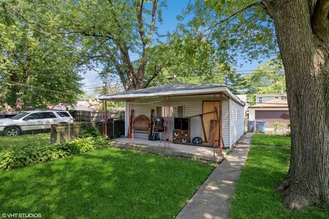 A home in Calumet Park