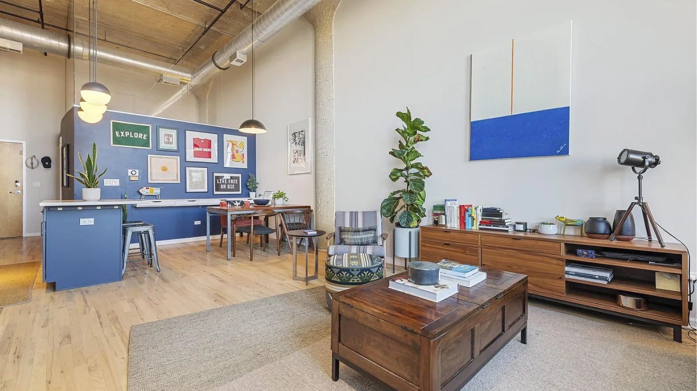 758 N Larrabee Street 504