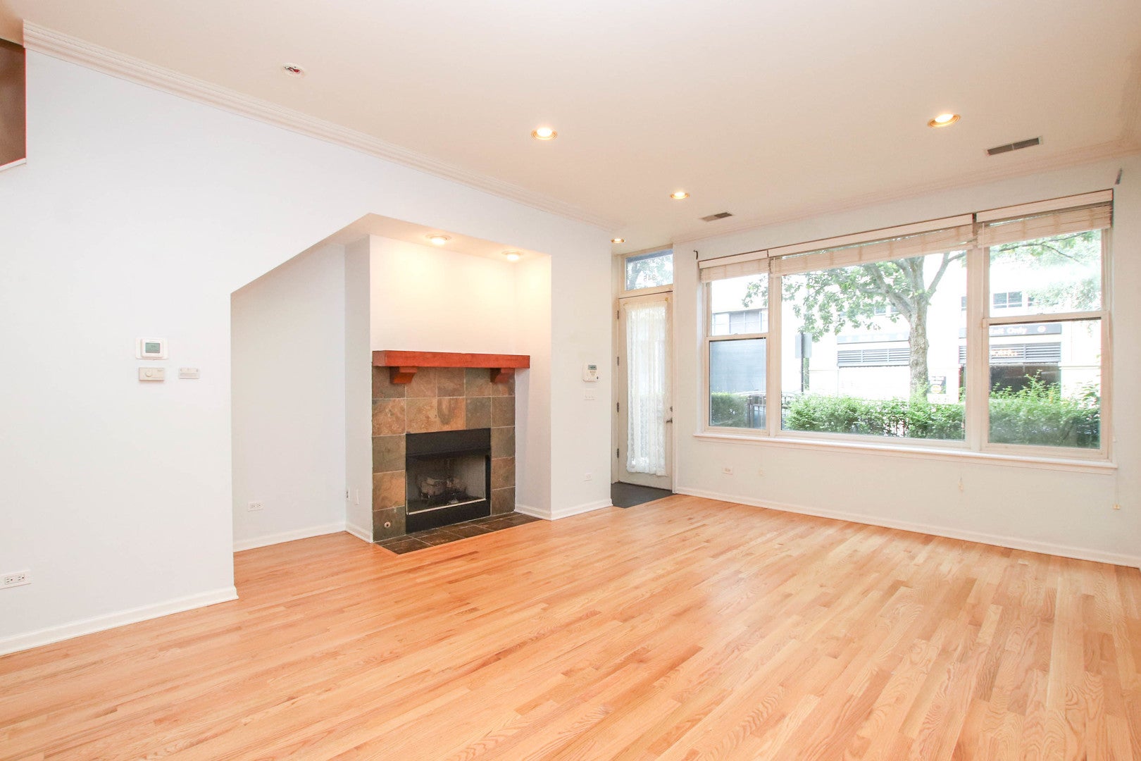 945 N Kingsbury Street 119