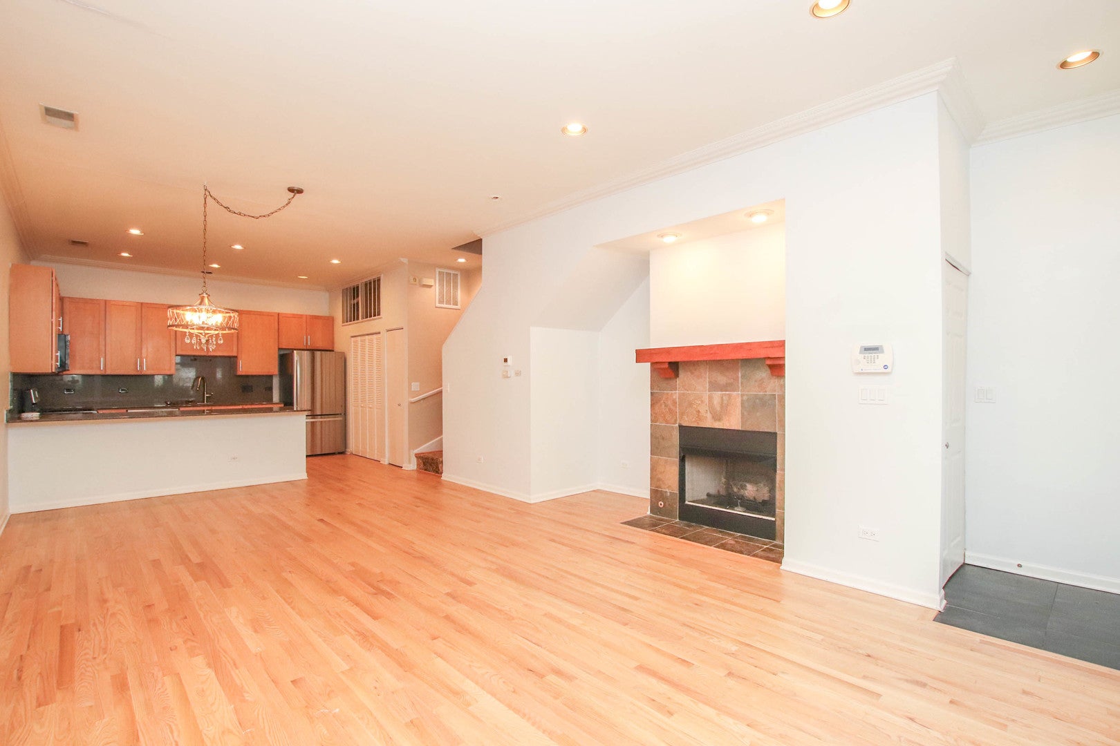 945 N Kingsbury Street 119