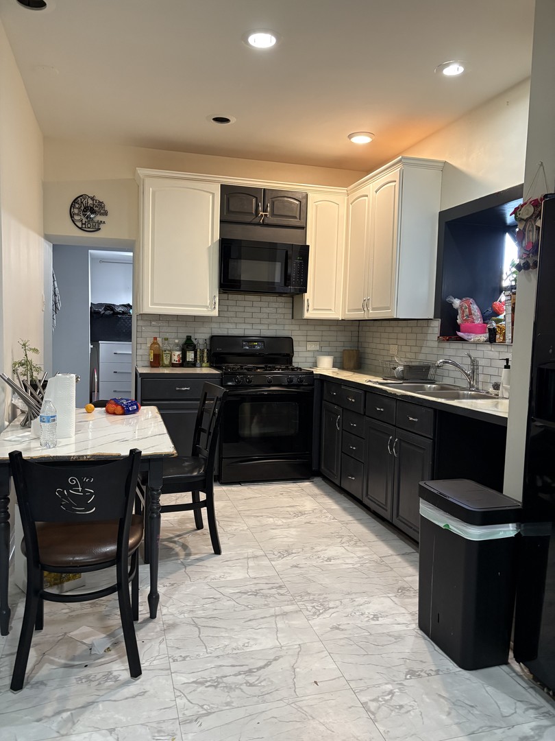 3924 N Sawyer Avenue