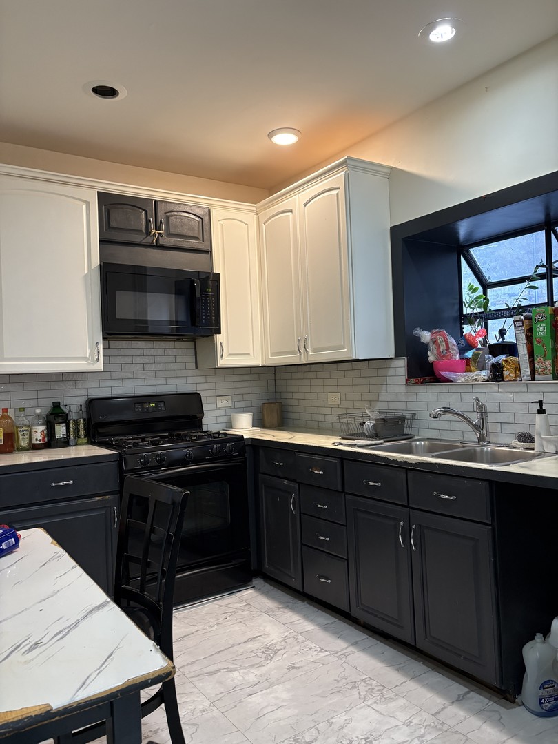 3924 N Sawyer Avenue