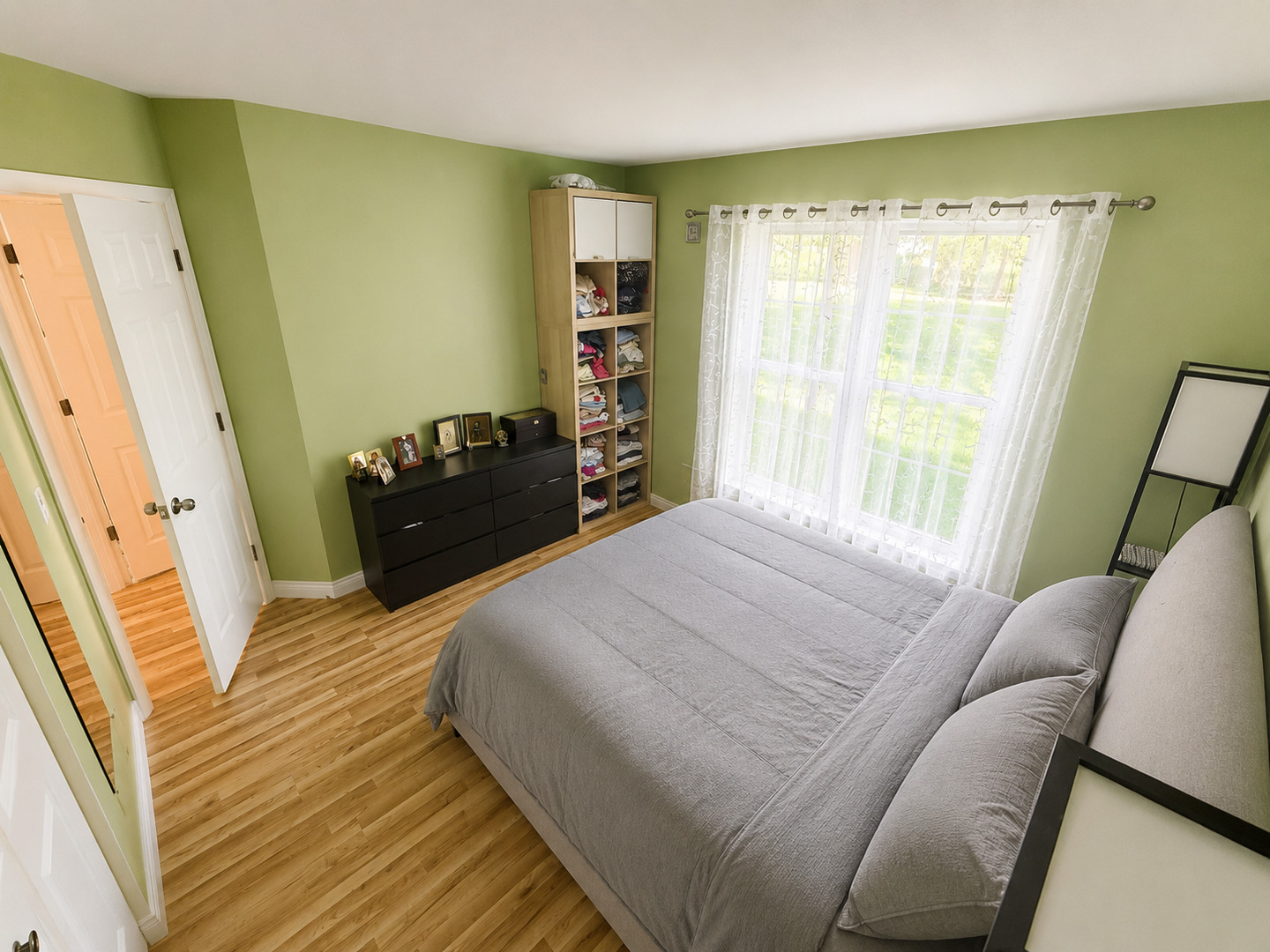 199 Old Oak Court W