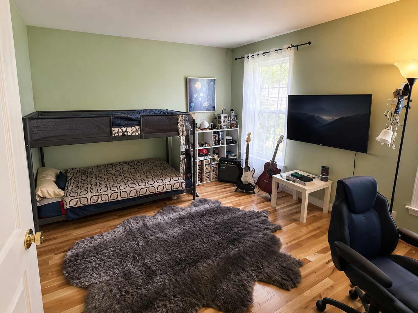 199 Old Oak Court W