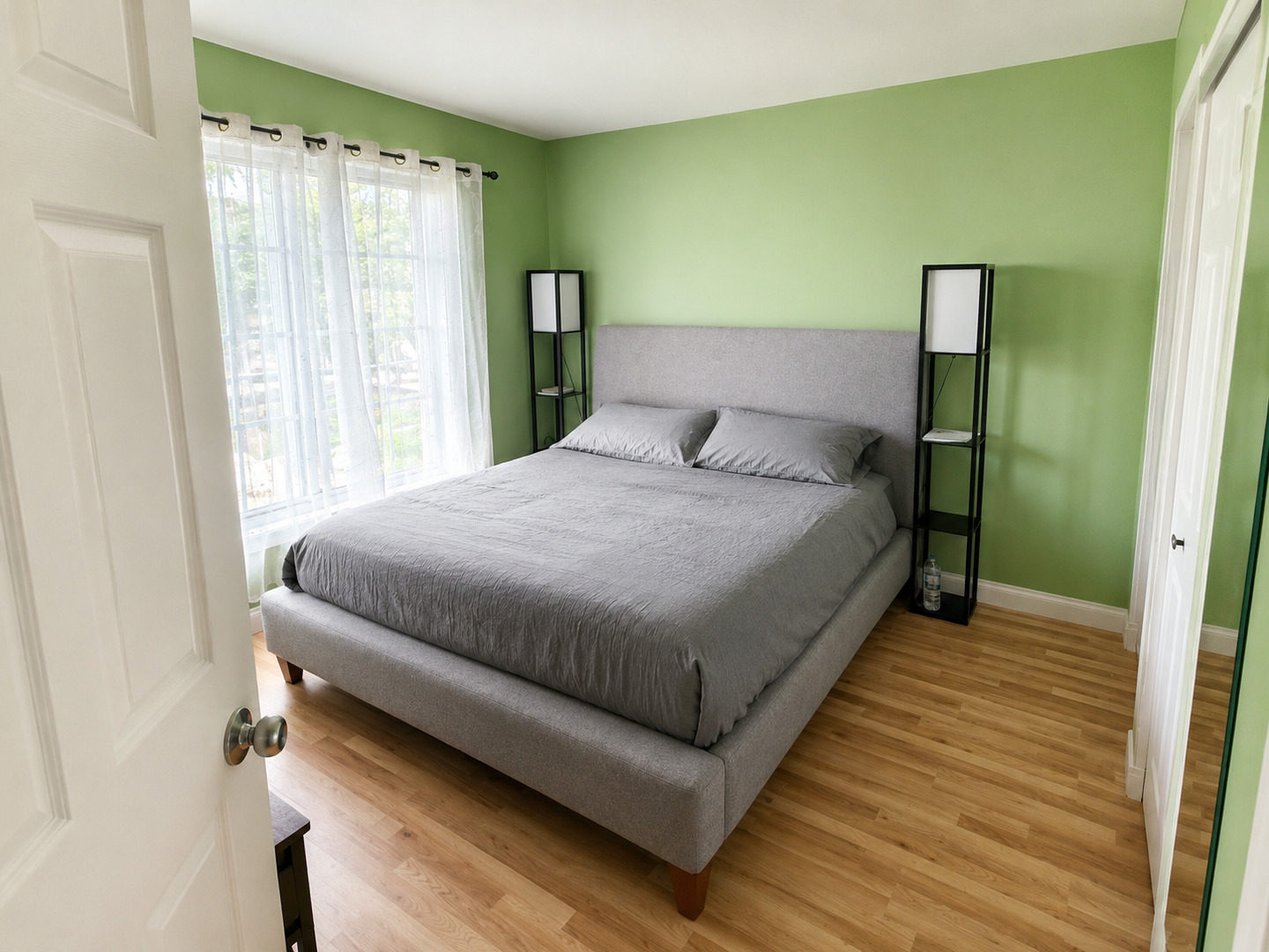 199 Old Oak Court W