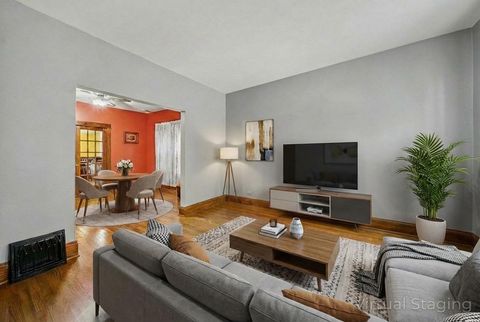 Tiny photo for 430 GIERZ Street, Downers Grove, IL 60515 (MLS # 12574980)