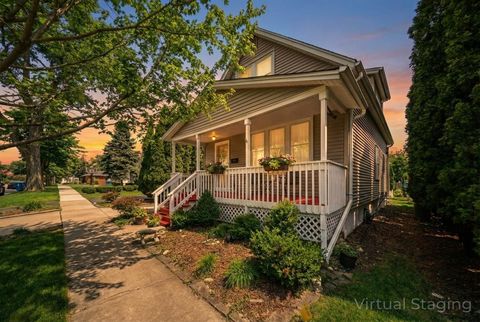 Tiny photo for 430 GIERZ Street, Downers Grove, IL 60515 (MLS # 12574980)