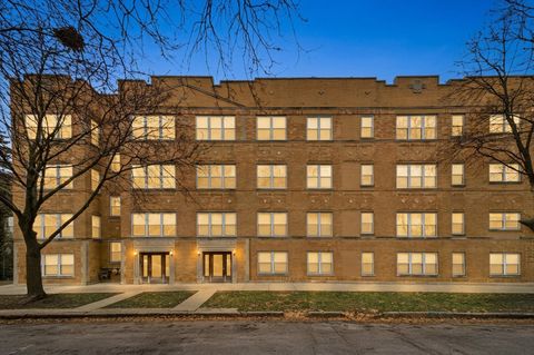 Tiny photo for 3808 W Belle Plaine Avenue #G, Chicago, IL 60618 (MLS # 12566034)