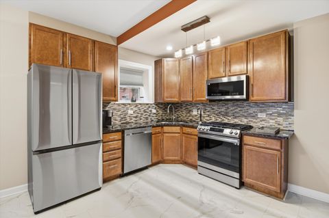 Tiny photo for 3808 W Belle Plaine Avenue #G, Chicago, IL 60618 (MLS # 12566034)